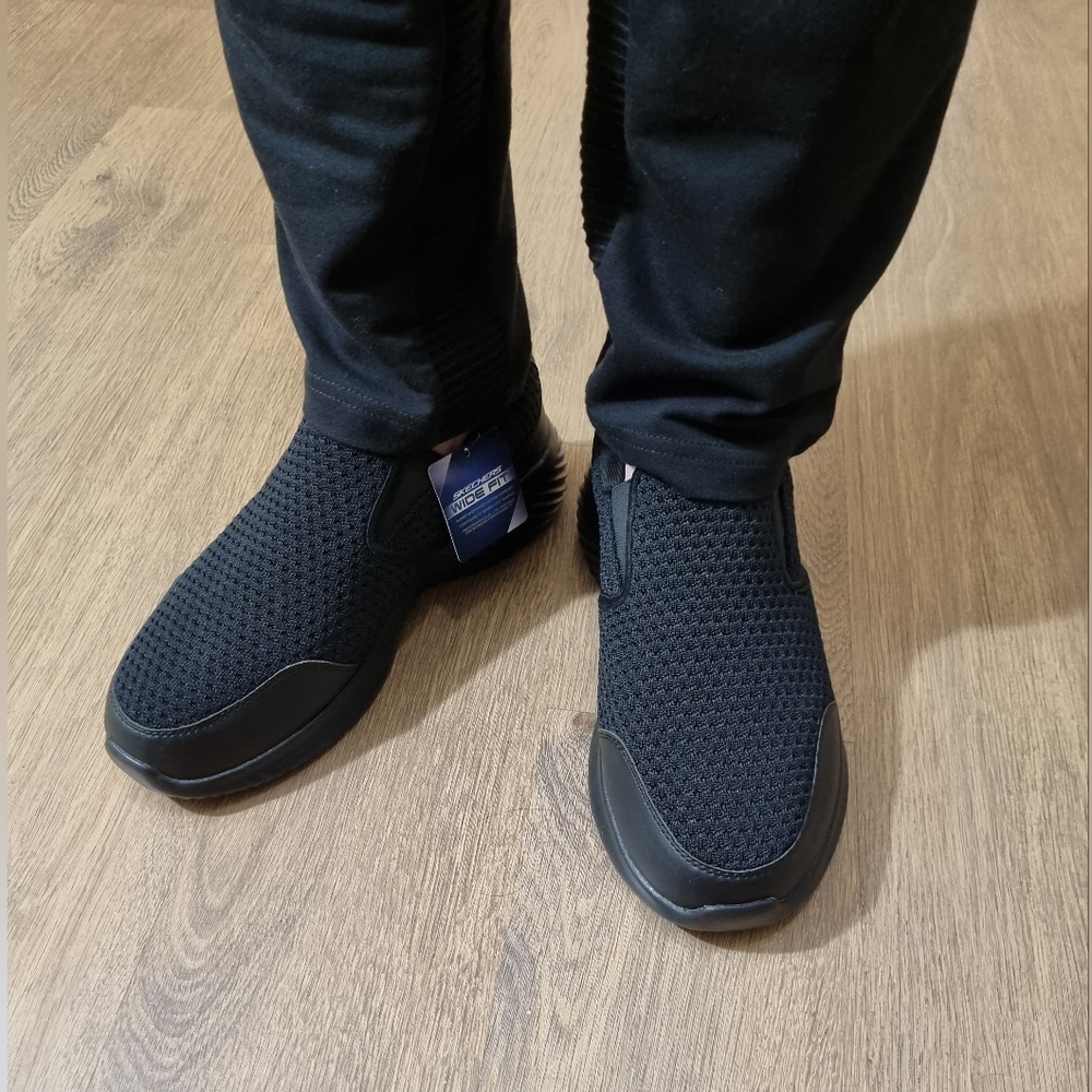 Skechers men's shoes brand new inbox memory foam black Size 10 U.S.